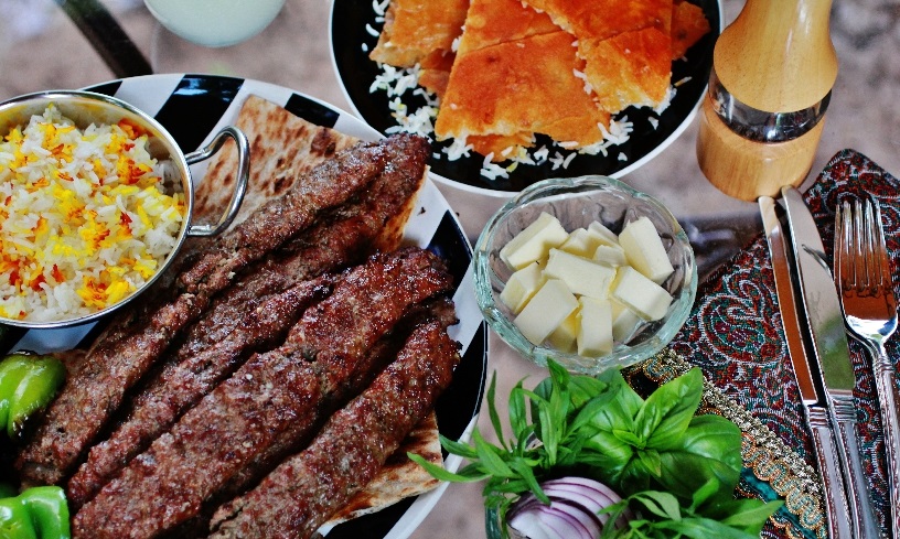 Mititei Kebab Satay sau „kabob” persan